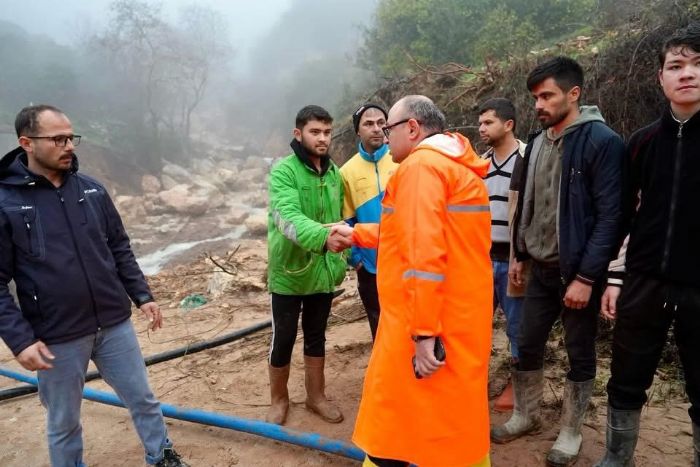 Mersin'de selin vurdu�u k�rsal mahallelerde yaralar sar�l�yor