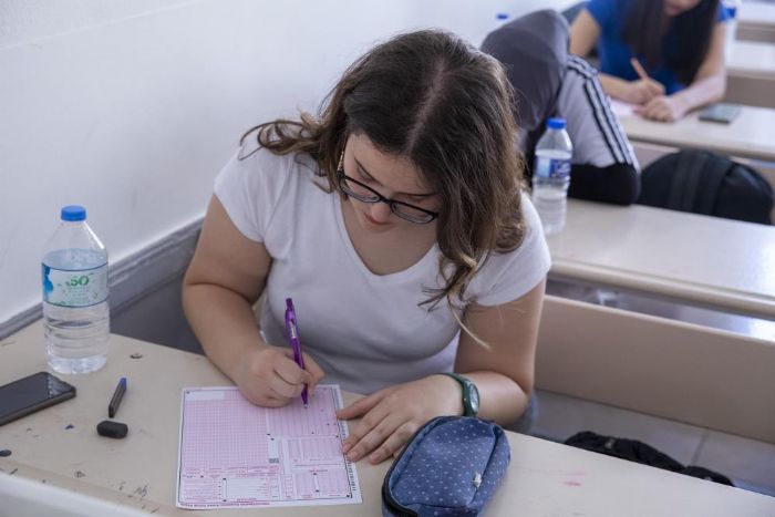 Mersin'de YKS'ye girecek rencilere uzman destei