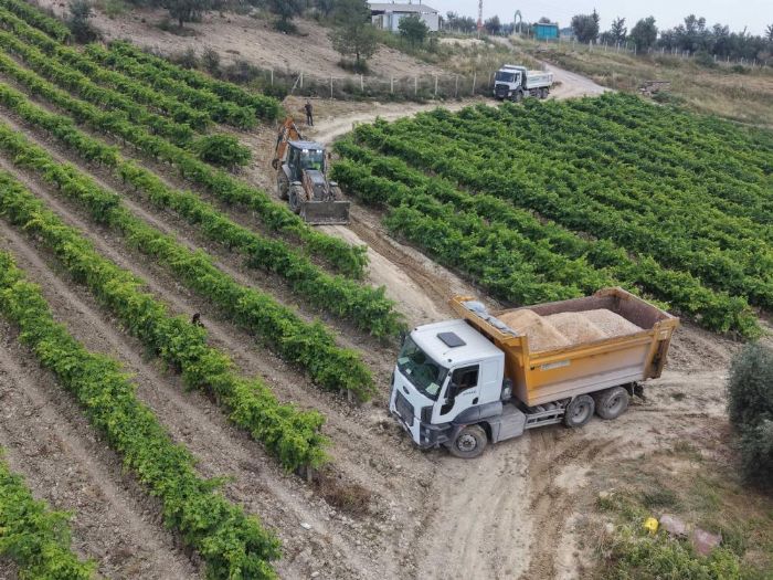 Tarsus Belediyesinden hasat �ncesi k�rsal yollara bak�m