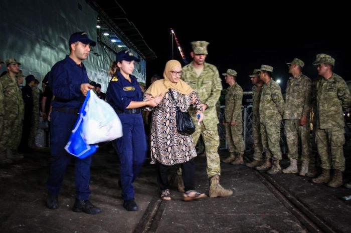 Lbnan'dan gelen gemiden 558 yolcunun tahliyesi tamamland, vatandalar duygularn anlatt