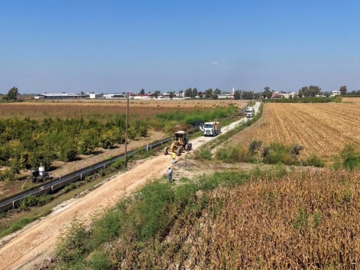 Tarsus�ta k�rsal mahalle yollar� bak�mdan ge�iriliyor